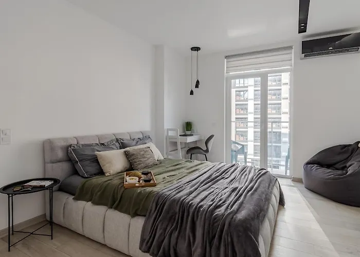 Modern In A New Building Near The Center Free Parking דירה