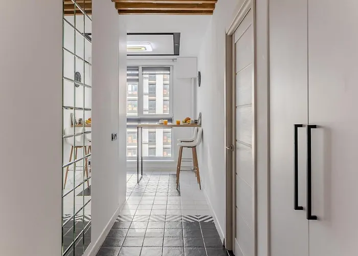 Modern In A New Building Near The Center Free Parking דירה לבוב