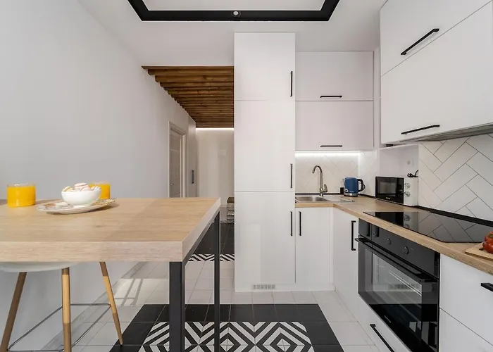 Modern In A New Building Near The Center Free Parking דירה